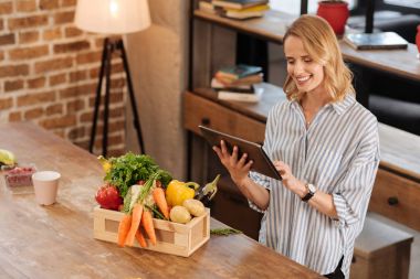Zeki kadın mükemmel ders için arama taahhüt