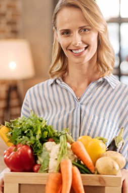 Bir vejetaryen olmak parlak dinamik kadının