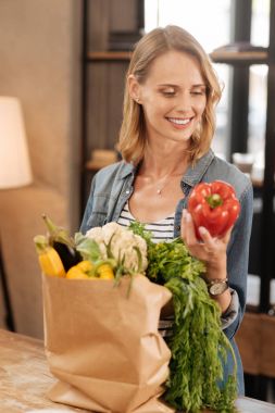 Akıllı motive Bayan kemâl kontrol