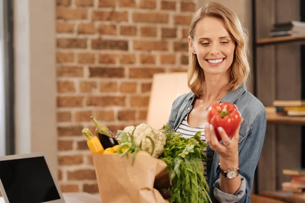Pozitif zeki kadın kalitesinden memnun