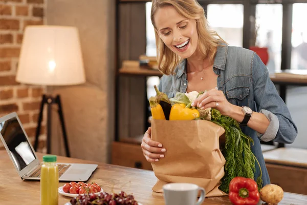 Üretken çalışkan Bayan tarifi için malzemeler tercih