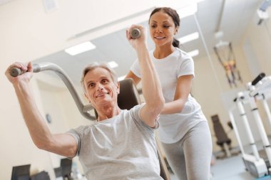 Çekici eğitmen olgun müvekkili yardım