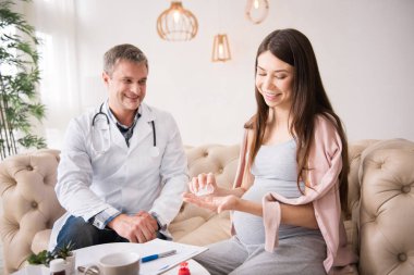 Mutlu genç erkek pozitif ifade