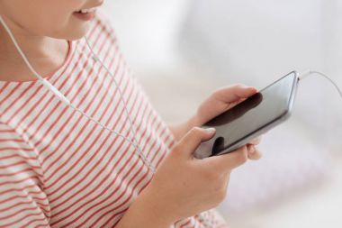Smartphone kullanarak çocuk bakmak kadar ölçekli