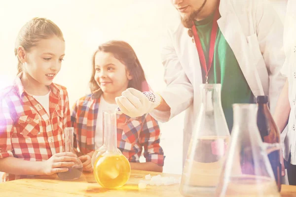 En iyi iki arkadaş kendi proje hakkında düşünme