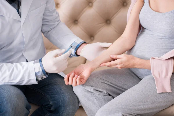 Close up of male hands that doing prick — Stock Photo, Image