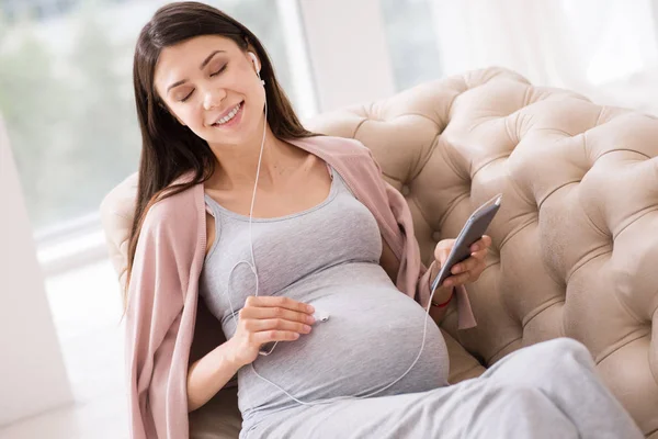 Joyful pregnancy relaxing while listening music — Stock Photo, Image