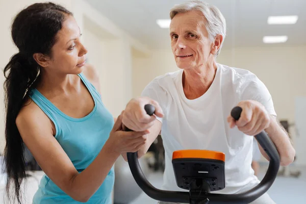 Porträt eines nachdenklichen Mannes, der eine Idee hat — Stockfoto