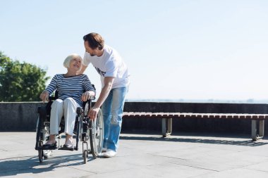 Her şey yolunda mı hevesli gönüllü soran cesur