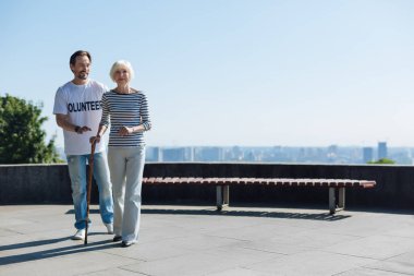 Takdire değer kabul edilen adam olgun Bayan takip