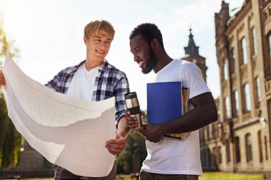 Motive karizmatik adam Uzmanlar tavsiye istiyorum