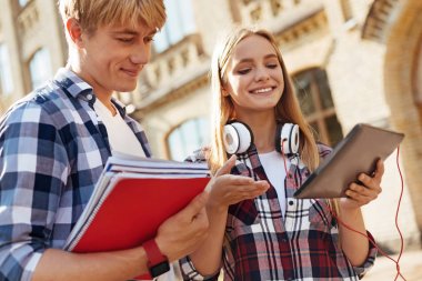 Hızlı suikastçileri nazik kız atama açıklayan