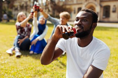 Susuzluk allaying çekici giden adam