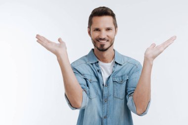 Nasıl tepki vereceğini zararına olmak olumlu memnun esmer