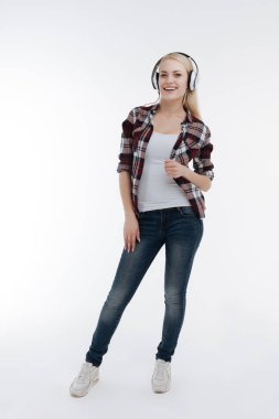 Çekici sarışın kamerada poz