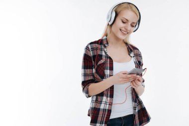 Kadın aşağıya doğru onun telefon arıyorum memnun
