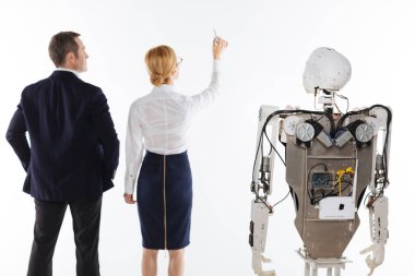 Bazı hesaplamalar koyarak yetenekli kalıcı kadın