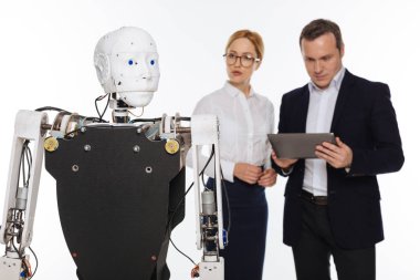 Robotlar yetenekleri eğitim üretken ciddi bilim adamları