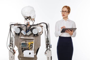 Bazı testler gerçekleştirme yetenekli ciddi bilim adamı