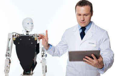 Meslektaşı gelmek isteyen yetenekli yetkili bilim adamı