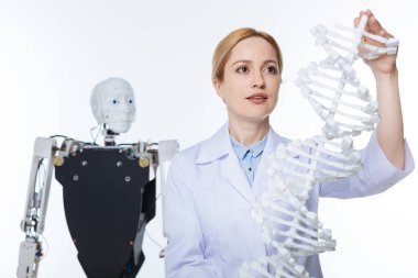 Birkaç bilimsel alanları birleştirerek yaratıcı ilerici kadın