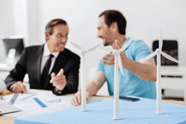 İyimser mühendisleri bir Rüzgar Santrali projesi geliştirme