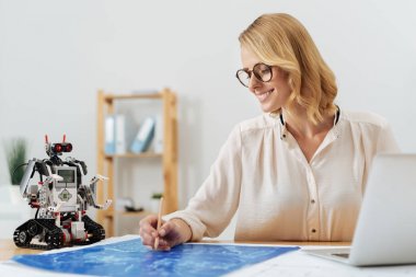 Mutlu mucit studio çalışma
