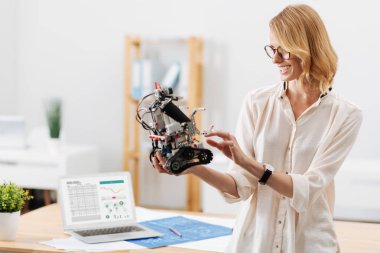 Küçük robot kapalı test pozitif teknoloji uzmanı