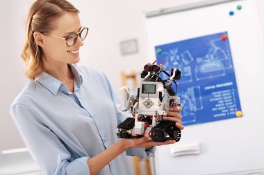 Pozitif bilim Laboratuvarı modern robot temsil eden