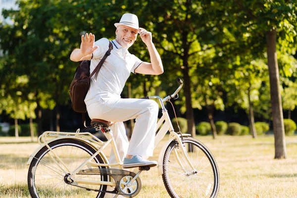 Engraçado pessoa masculina expressando positividade — Fotografia de Stock