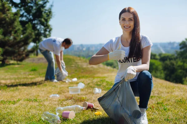 İyimser takdire şayan Bayan onun şehir ekolojisi hakkında hevesli