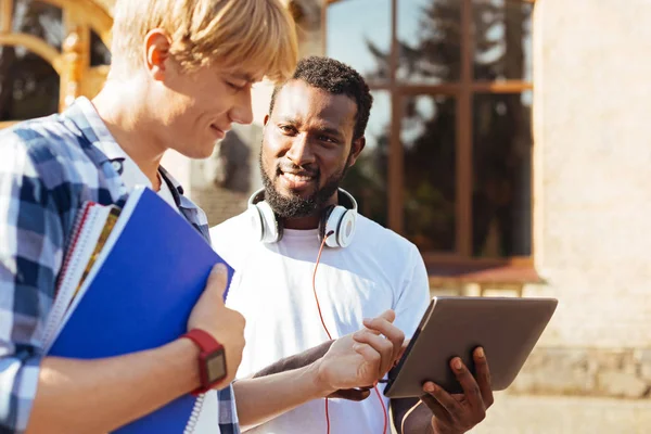 Bir öneride yeteneğine sahip akıllı adam