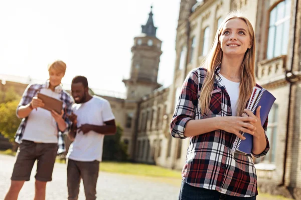 Samimi kadın sınıfına dört gözle