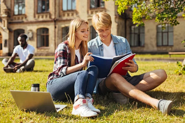 Motive akıllı erkek arkadaşı özel ders