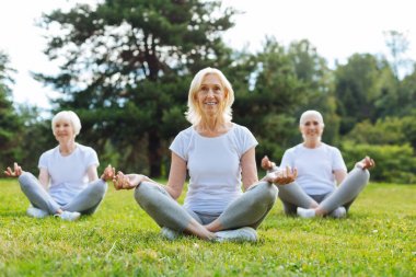 Onların öğretim takip sakin kadın