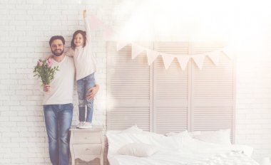 Özenli inanılmaz adam ve kızı bir kutlama düzenlenmesi