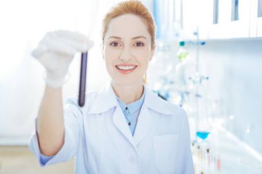 Mükemmel sonuçlar olması olumlu memnun kadın