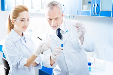 Gizemli Uygulayıcı gösteren örnek asistanı için