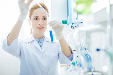 Onun işi zevkle özenli Uygulayıcı