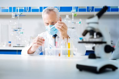 Kendine güvenen asistan reaktifleri ile çalışma