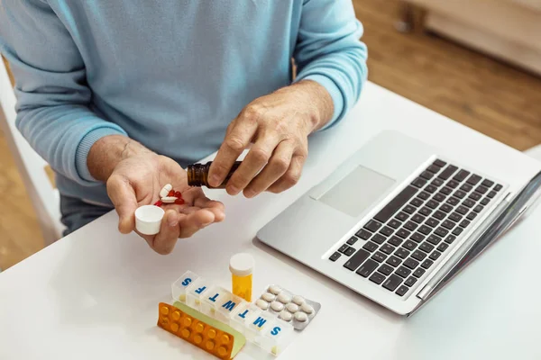 Male palm being full of pills — Stock Photo, Image