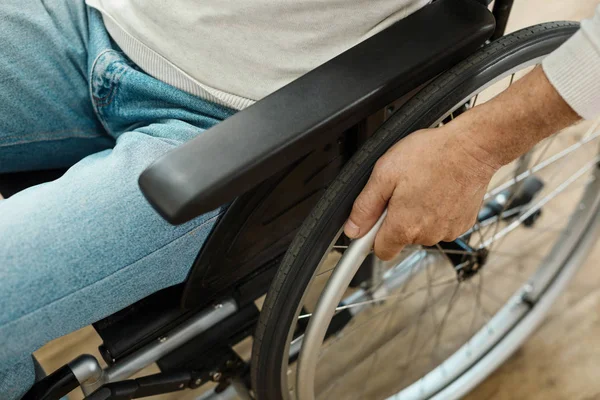 Moderna rullstol som används — Stockfoto