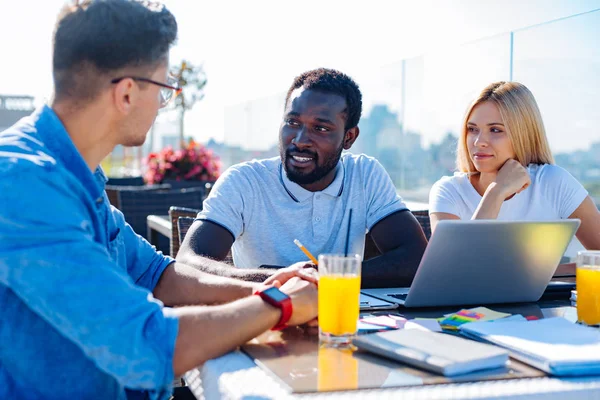 Bin yıllık insanlar paylaşım fikirleri açık havada