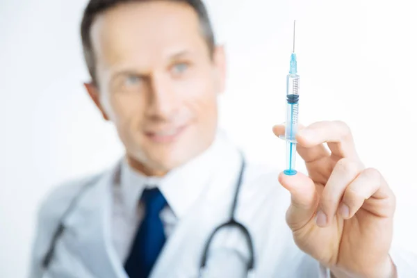 Scaled up shot of male doctor holding syringe with vaccine — Stock Photo, Image