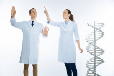 Dna modeli ile birlikte çalışan seçici odak