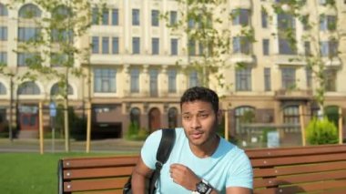 Profesyonel fotoğrafçı kentsel çevre içinde fotoğraf çekmek