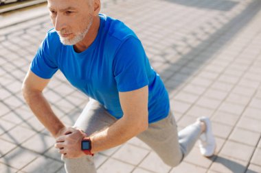 Komuta sizde sokakta lunges yapıyor Üstten Görünüm