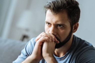 Meslektaşlar düşünceli adam yalnız hissediyorum