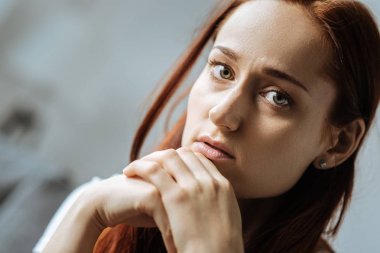 Üzgün çekici kadın duygu üzgün