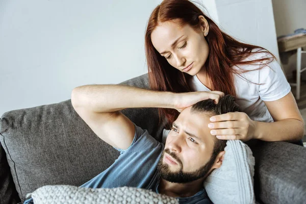 Güzel mutsuz kadın erkek arıyor